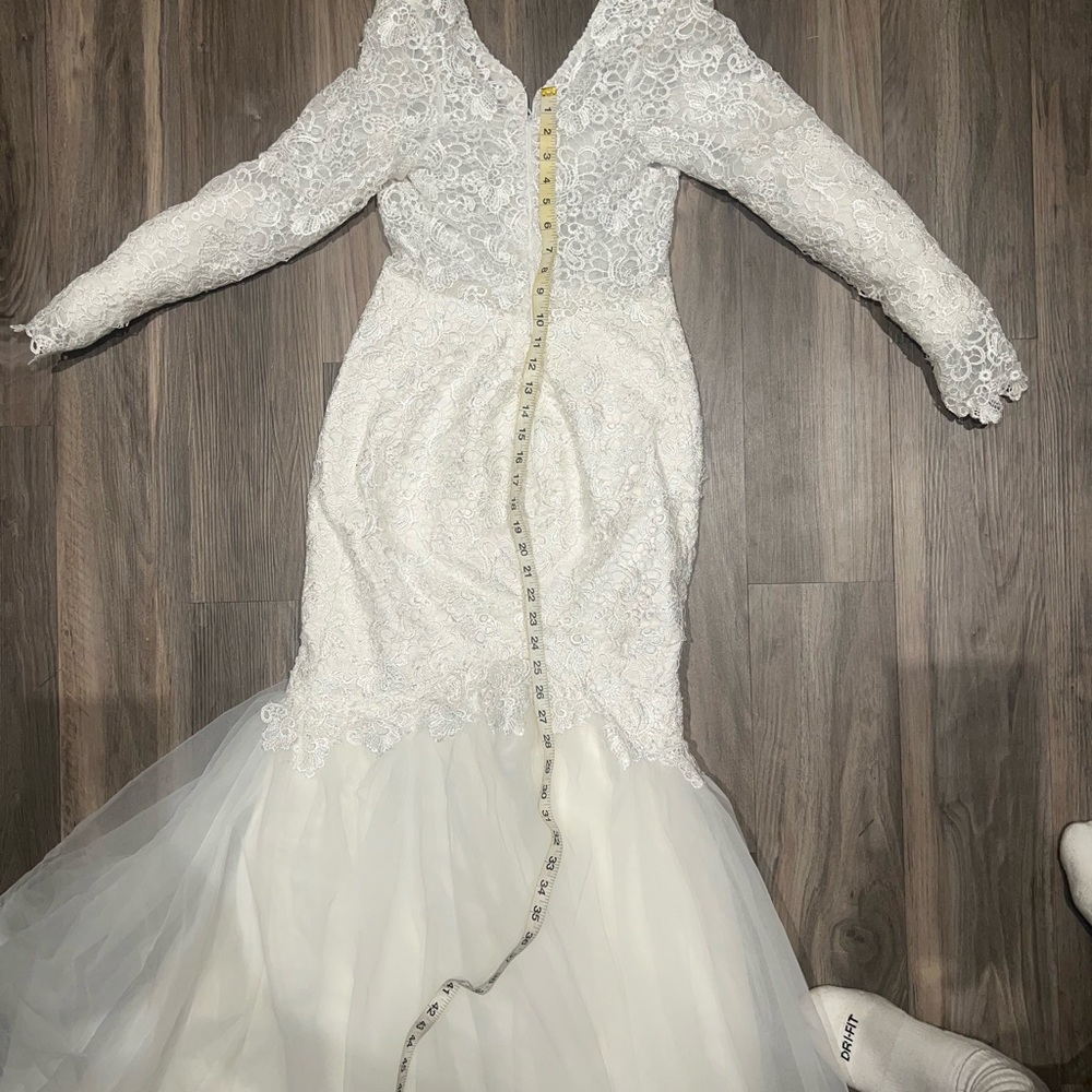 Beautiful Ivory Wedding Dress - Picture 7 of 13